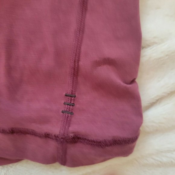 Lululemon 5 Year Basic Tee XL V-Neck Red/Pink - Picture 3 of 5